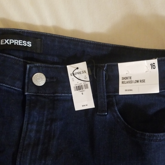 Shorts - Picture 3 of 5